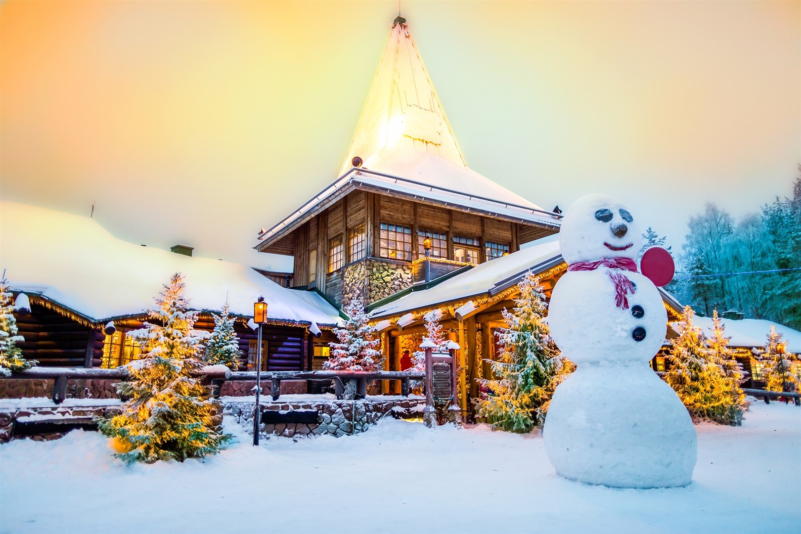 Zasnežená dedinka Santa Clausa v Rovaniemi